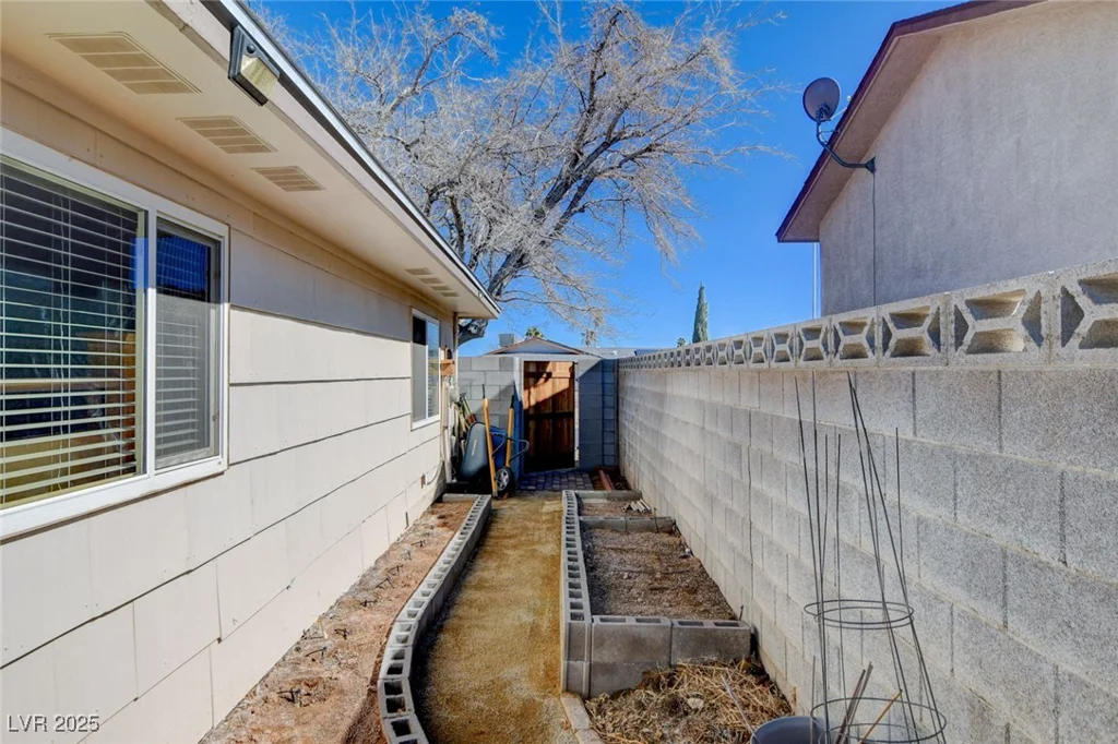 216 Candlelight, Las Vegas, NV 89145