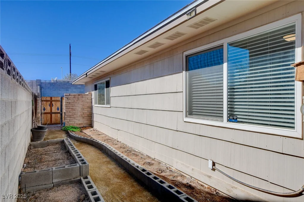 216 Candlelight, Las Vegas, NV 89145