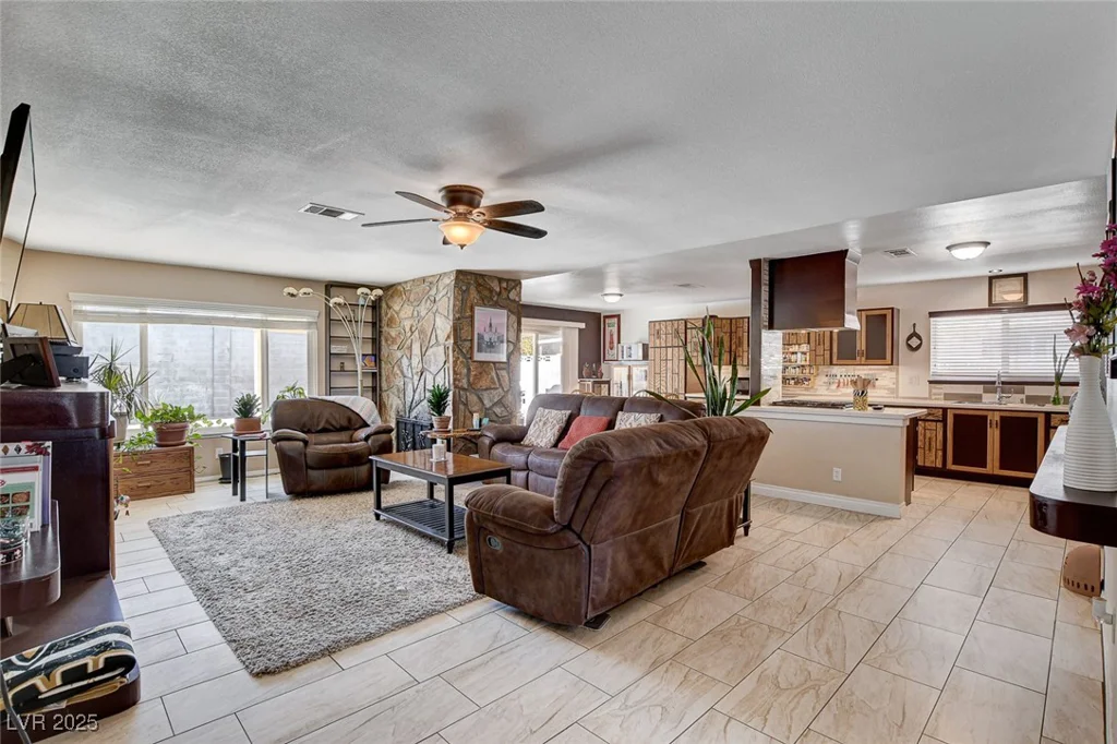 216 Candlelight, Las Vegas, NV 89145