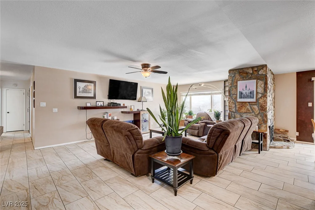 216 Candlelight, Las Vegas, NV 89145