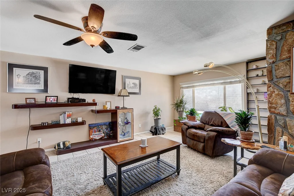 216 Candlelight, Las Vegas, NV 89145