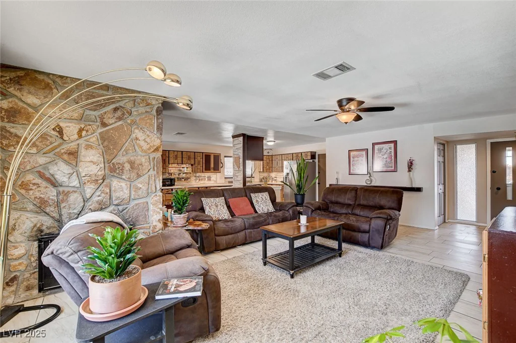 216 Candlelight, Las Vegas, NV 89145