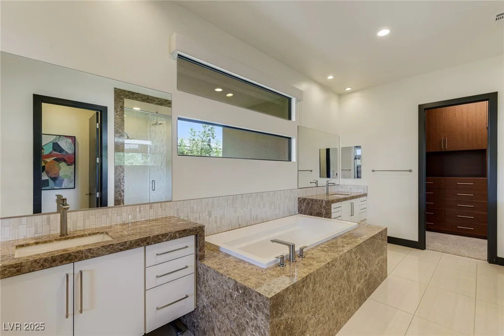 18 SUGARBERRY, Las Vegas, NV 89135