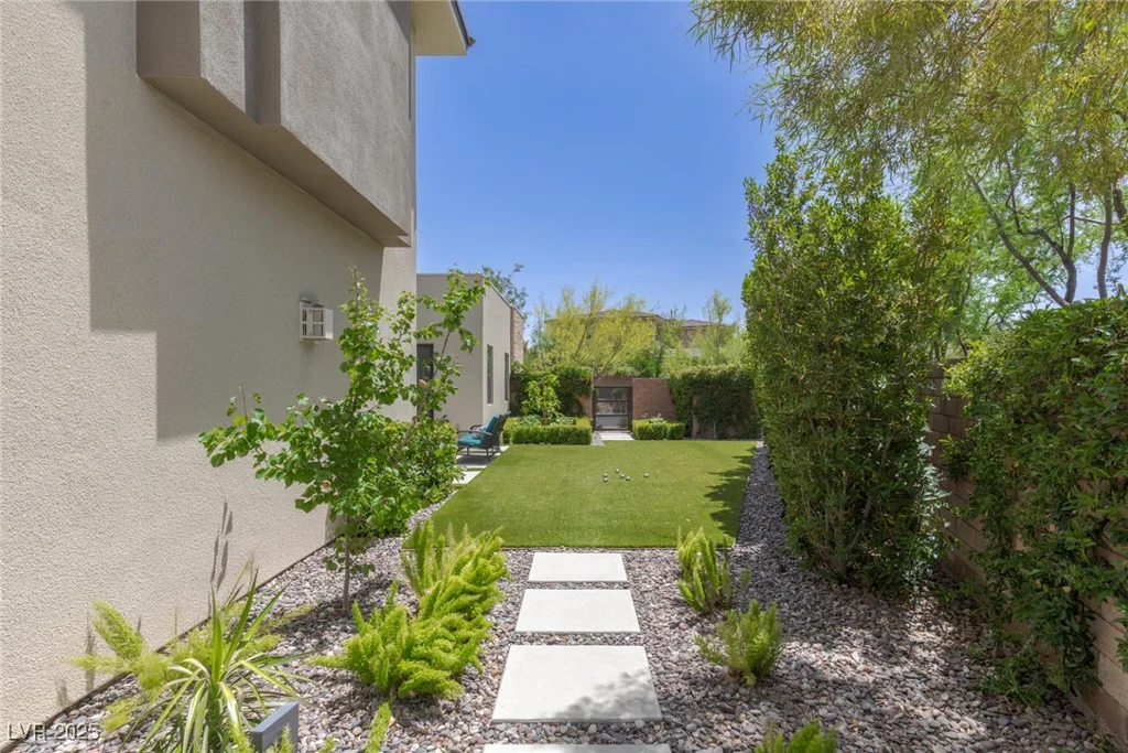 18 SUGARBERRY, Las Vegas, NV 89135