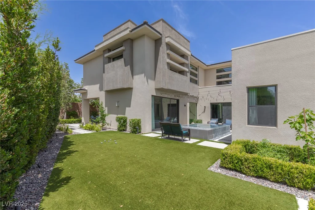 18 SUGARBERRY, Las Vegas, NV 89135