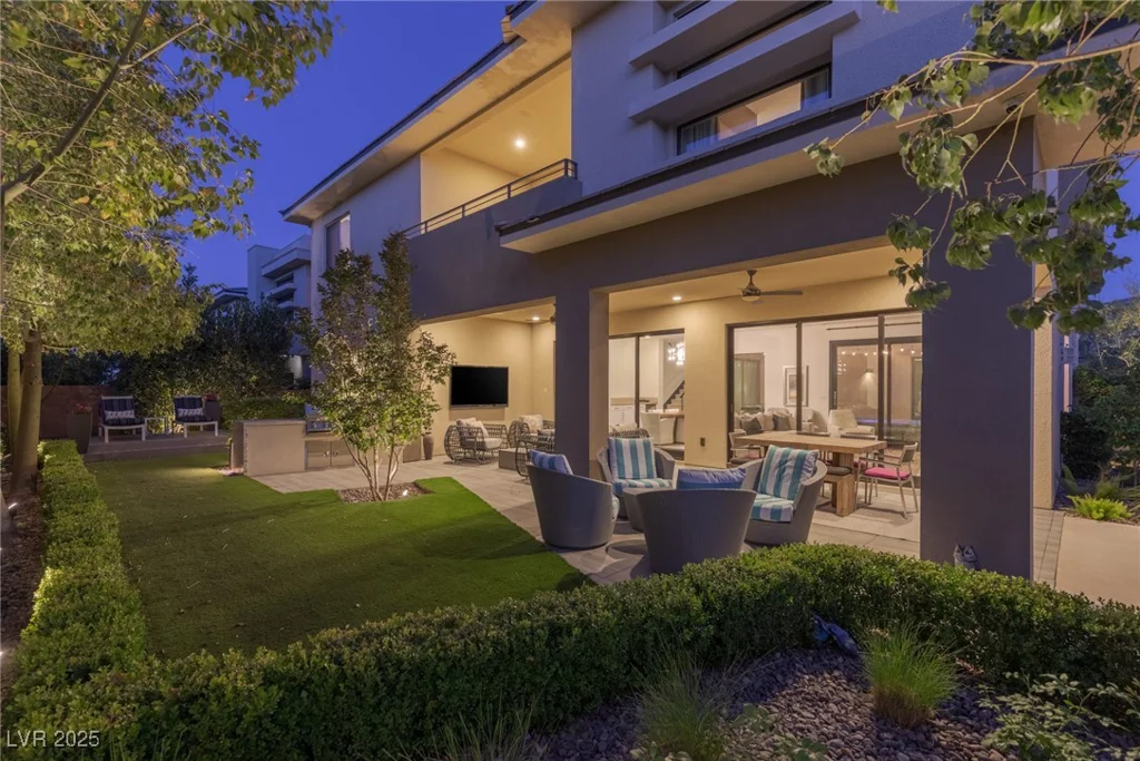 18 SUGARBERRY, Las Vegas, NV 89135