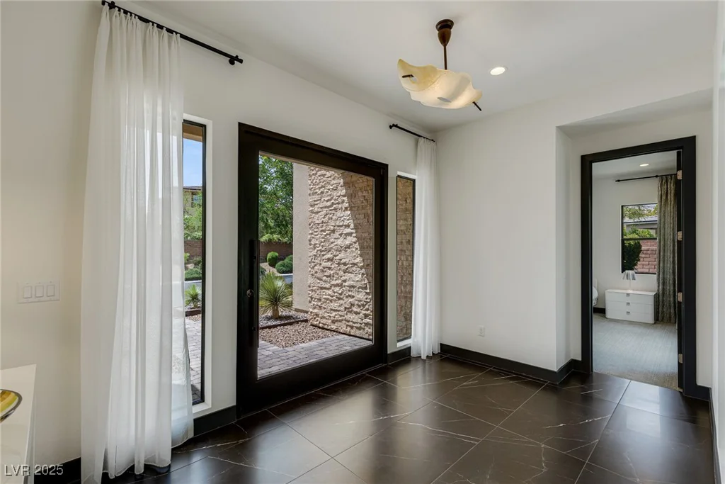 18 SUGARBERRY, Las Vegas, NV 89135