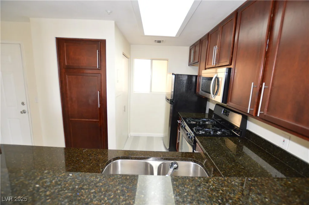 270 Flamingo, Las Vegas, NV 89169