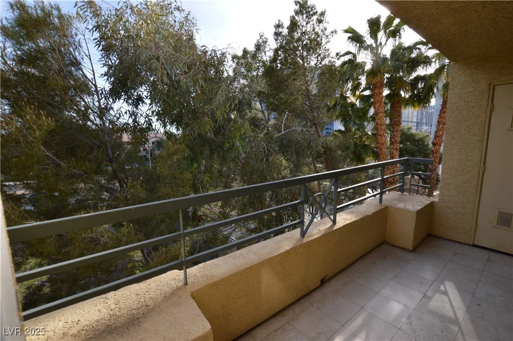 270 Flamingo, Las Vegas, NV 89169
