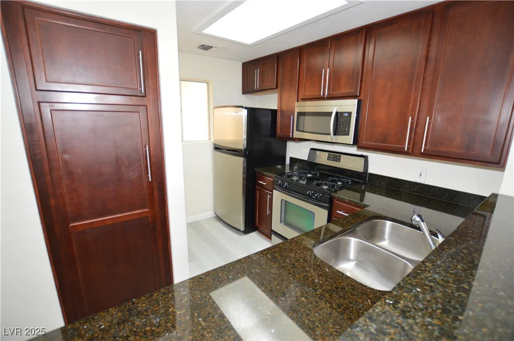 270 Flamingo, Las Vegas, NV 89169