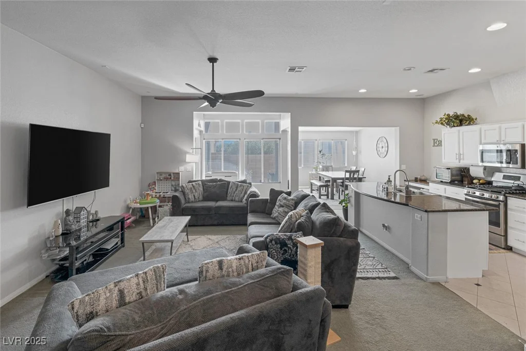 6303 Salmon Mountain, Las Vegas, NV 89122
