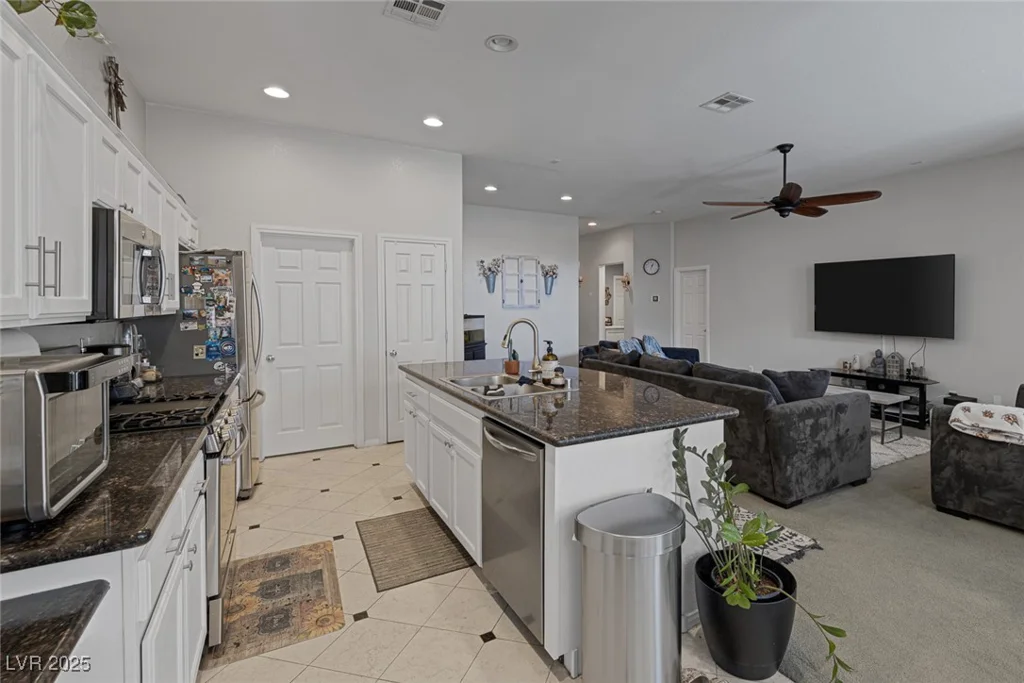 6303 Salmon Mountain, Las Vegas, NV 89122
