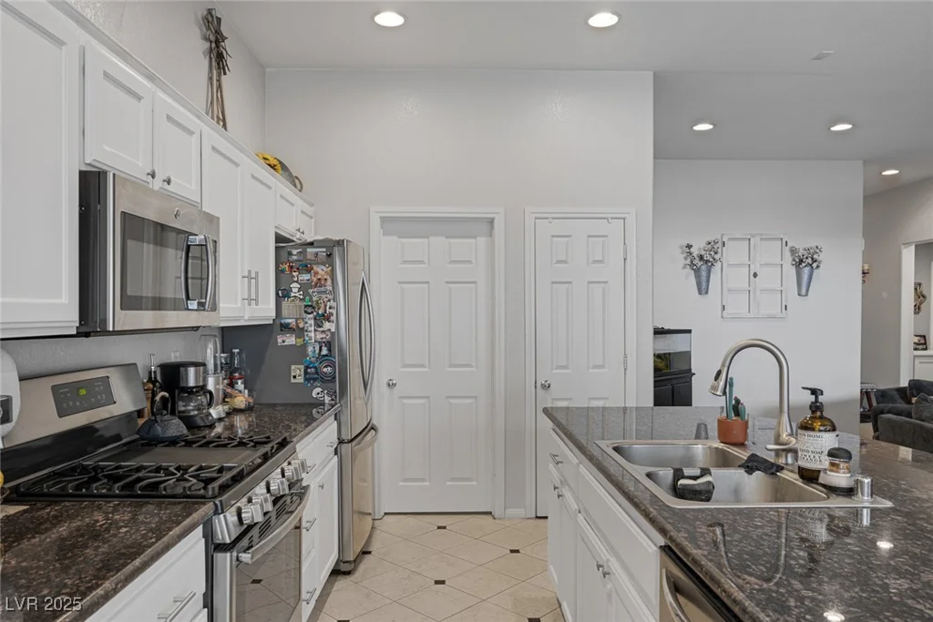 6303 Salmon Mountain, Las Vegas, NV 89122