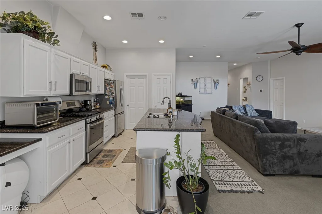6303 Salmon Mountain, Las Vegas, NV 89122