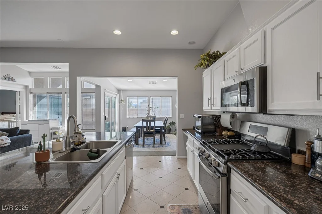 6303 Salmon Mountain, Las Vegas, NV 89122
