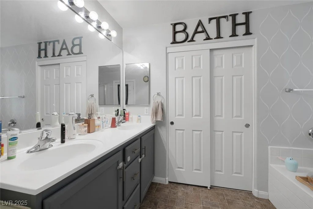 6303 Salmon Mountain, Las Vegas, NV 89122