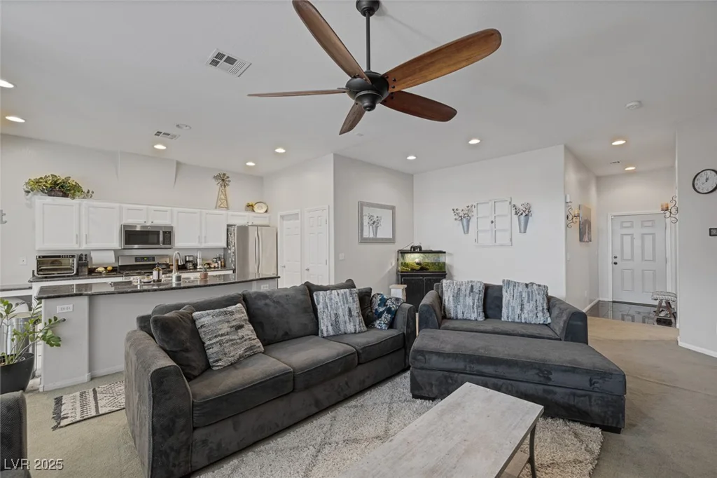 6303 Salmon Mountain, Las Vegas, NV 89122