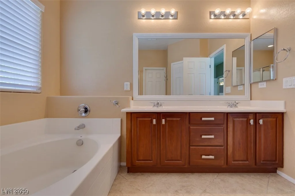6816 Royal Poinciana, Las Vegas, NV 89131