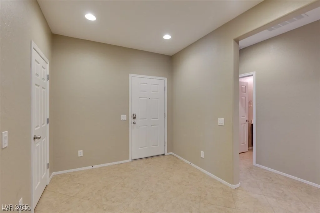 6816 Royal Poinciana, Las Vegas, NV 89131