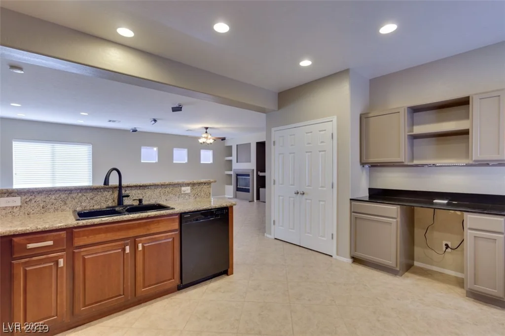 6816 Royal Poinciana, Las Vegas, NV 89131