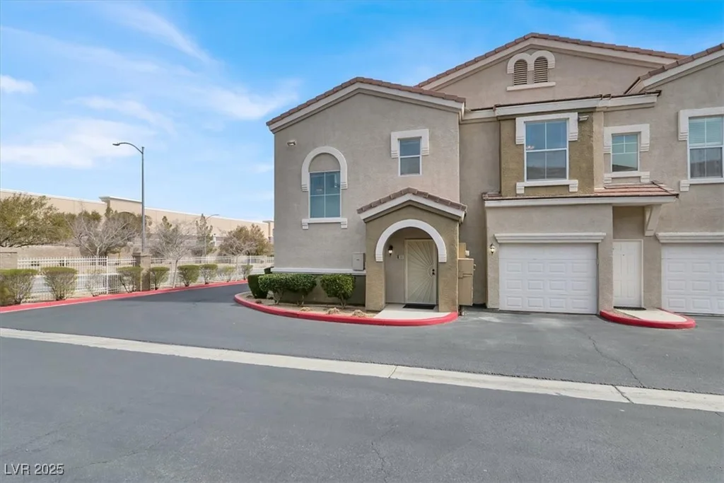 10001 Peace, Las Vegas, NV 89147