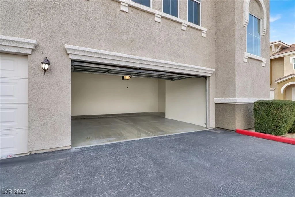 10001 Peace, Las Vegas, NV 89147