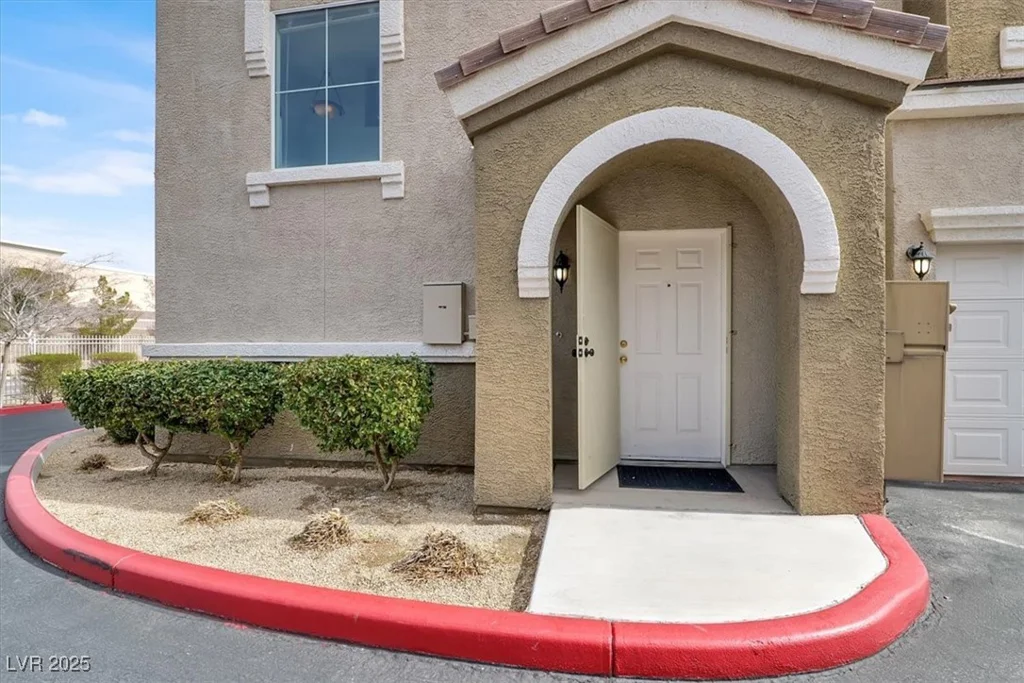 10001 Peace, Las Vegas, NV 89147