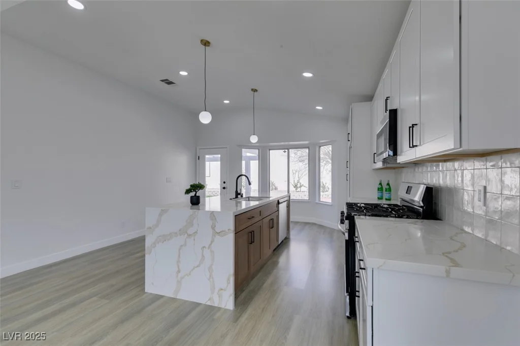 9808 Eagle Rock, Las Vegas, NV 89117