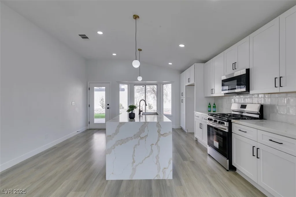 9808 Eagle Rock, Las Vegas, NV 89117