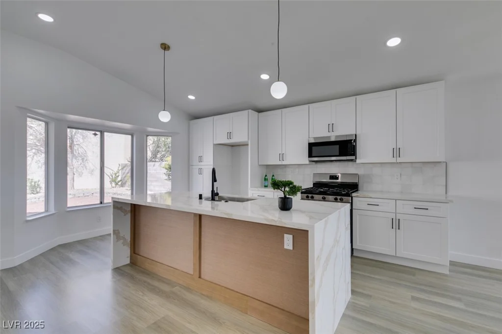9808 Eagle Rock, Las Vegas, NV 89117
