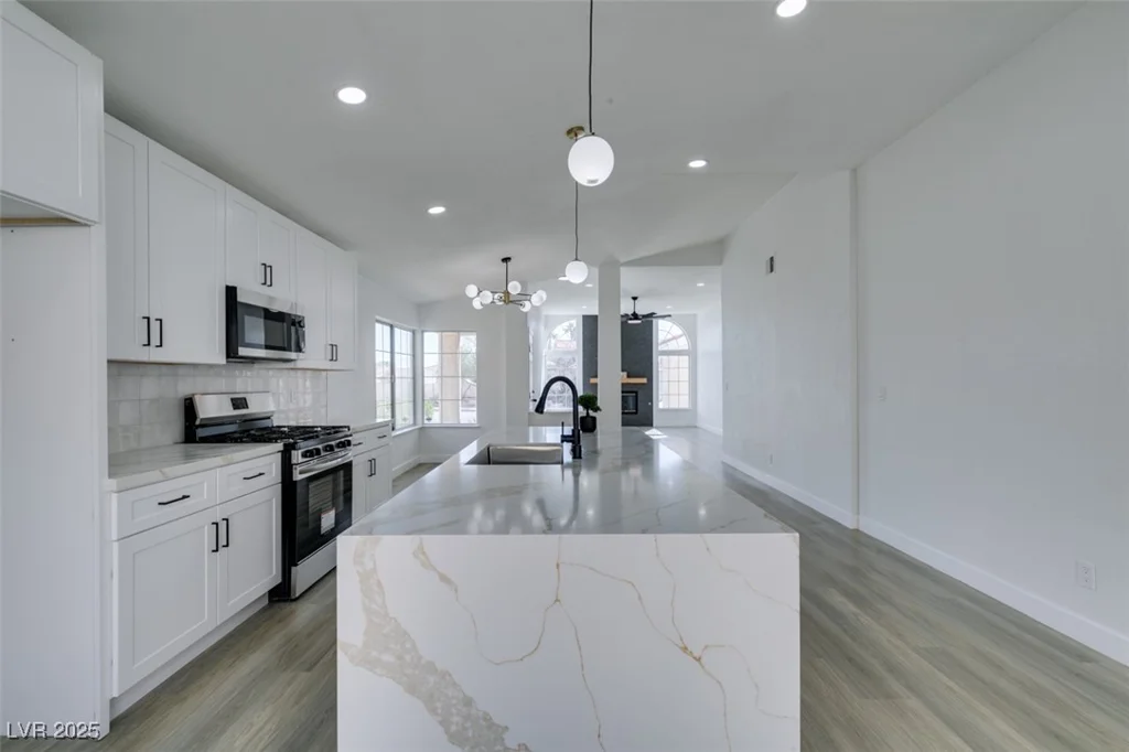 9808 Eagle Rock, Las Vegas, NV 89117