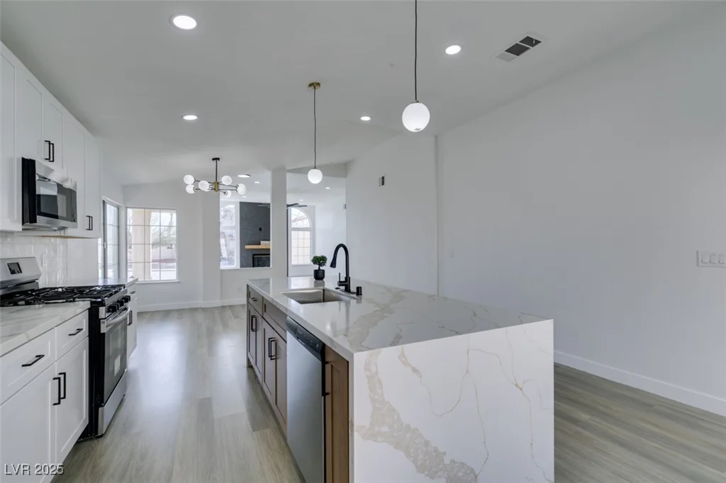 9808 Eagle Rock, Las Vegas, NV 89117