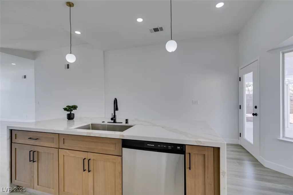 9808 Eagle Rock, Las Vegas, NV 89117