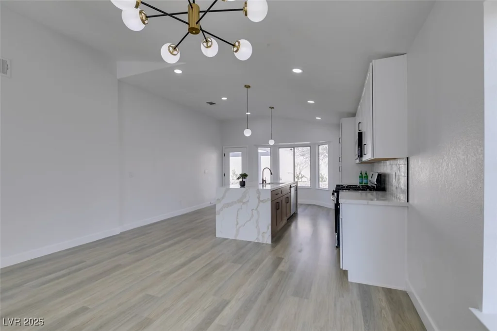 9808 Eagle Rock, Las Vegas, NV 89117