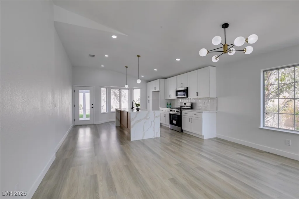 9808 Eagle Rock, Las Vegas, NV 89117