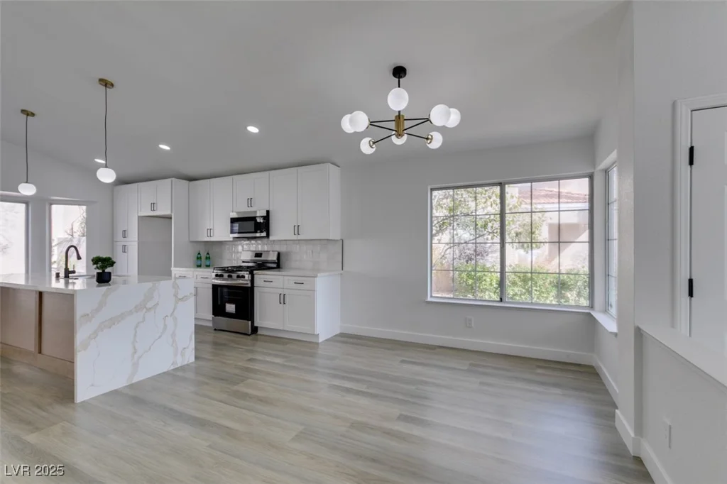 9808 Eagle Rock, Las Vegas, NV 89117