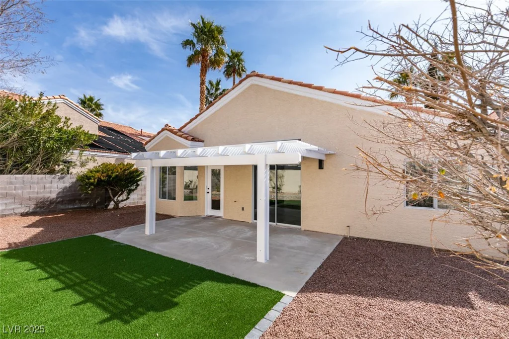 9808 Eagle Rock, Las Vegas, NV 89117