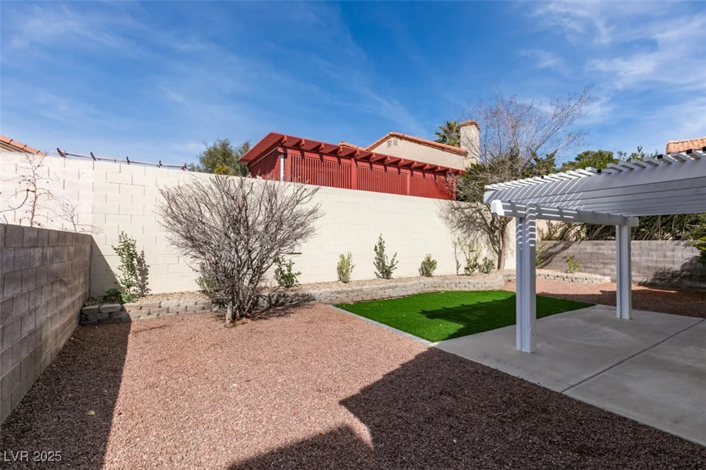 9808 Eagle Rock, Las Vegas, NV 89117