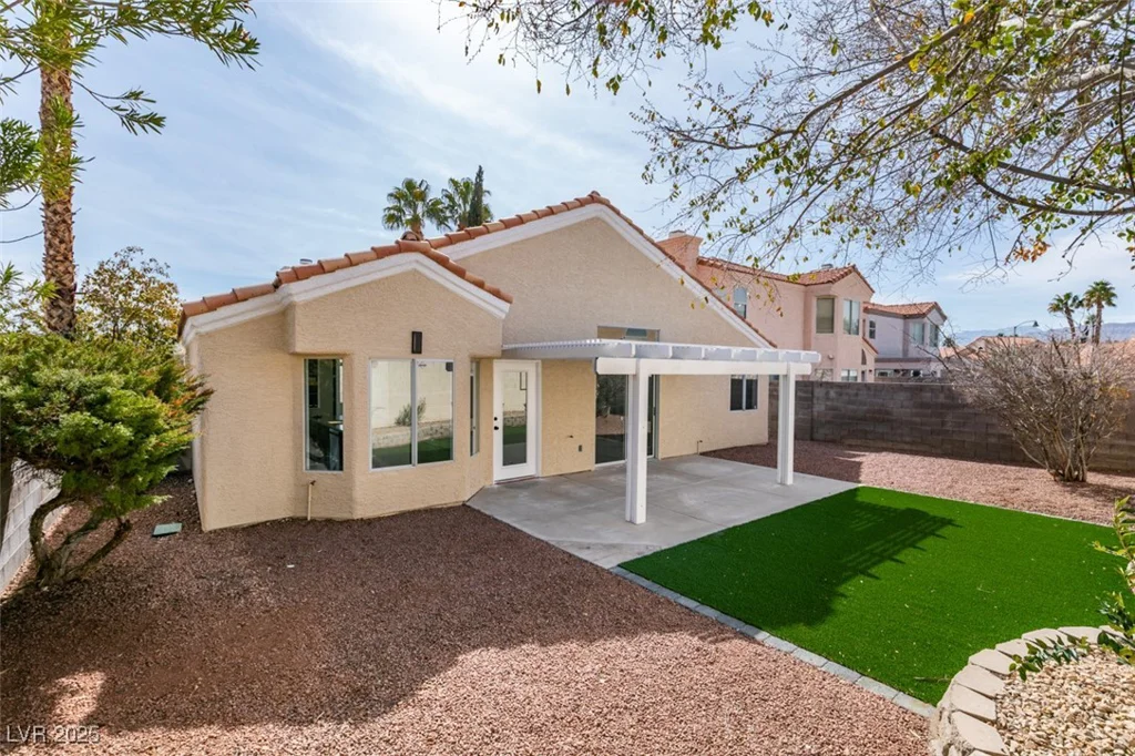9808 Eagle Rock, Las Vegas, NV 89117