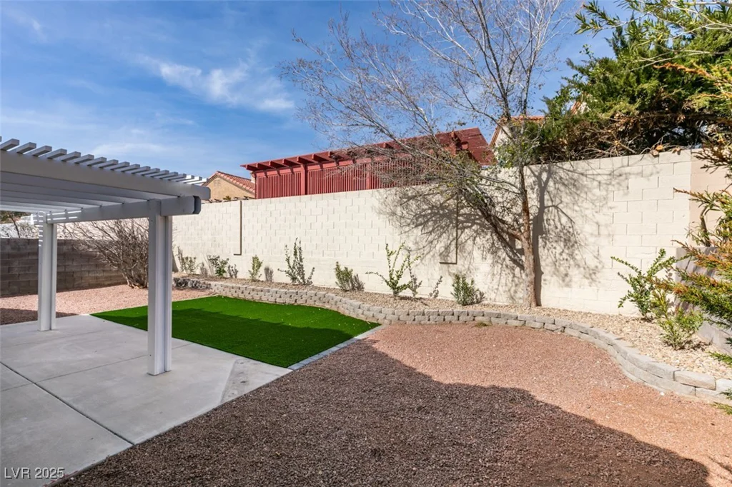 9808 Eagle Rock, Las Vegas, NV 89117
