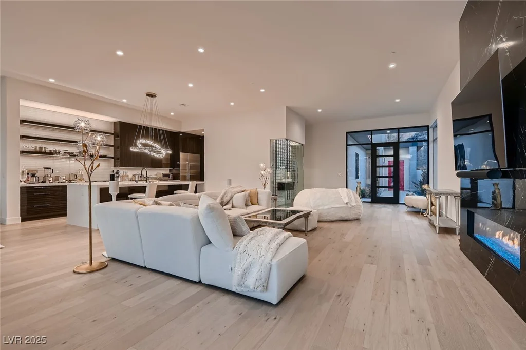 678 Blackrock Rim, Henderson, NV 89012