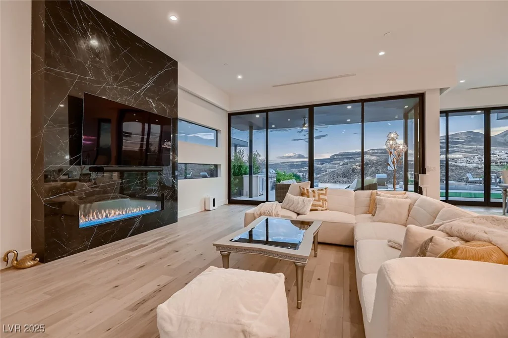678 Blackrock Rim, Henderson, NV 89012