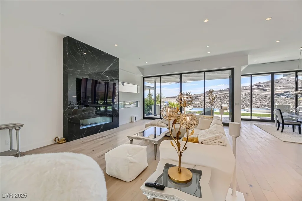 678 Blackrock Rim, Henderson, NV 89012