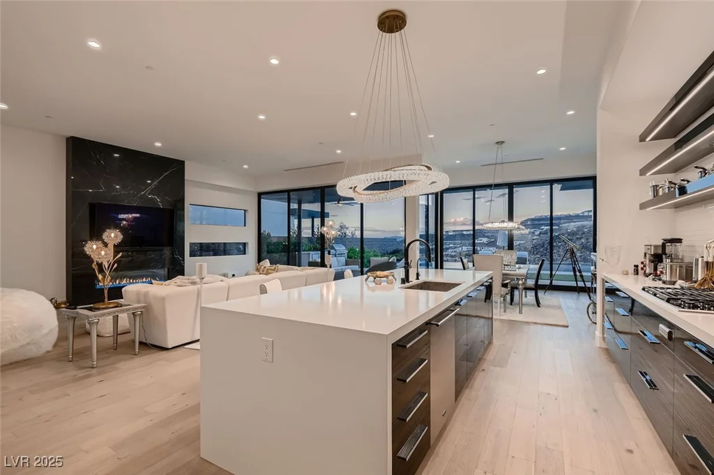 678 Blackrock Rim, Henderson, NV 89012