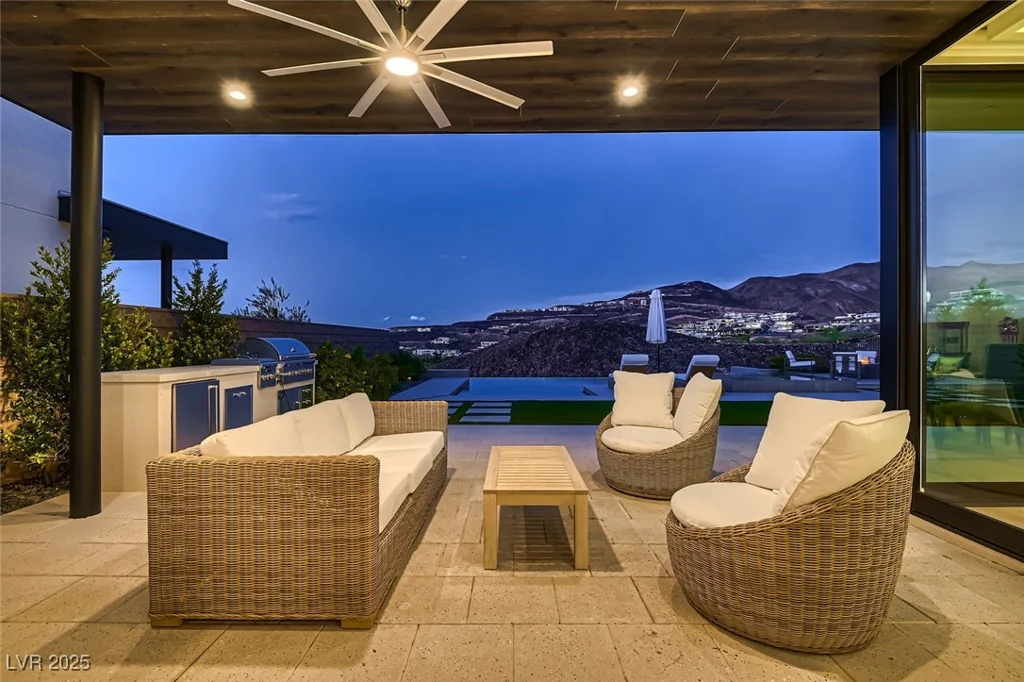 678 Blackrock Rim, Henderson, NV 89012