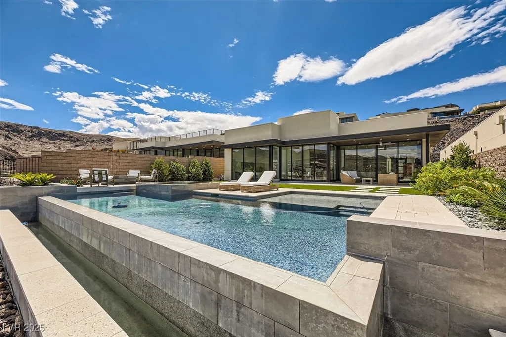 678 Blackrock Rim, Henderson, NV 89012
