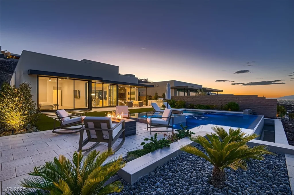 678 Blackrock Rim, Henderson, NV 89012