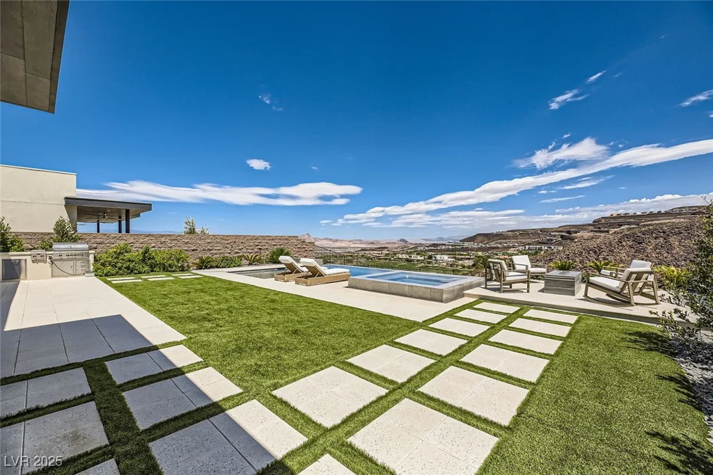 678 Blackrock Rim, Henderson, NV 89012