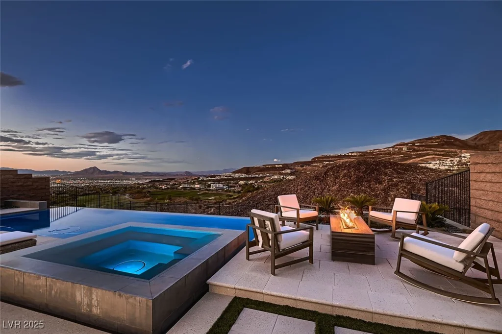 678 Blackrock Rim, Henderson, NV 89012
