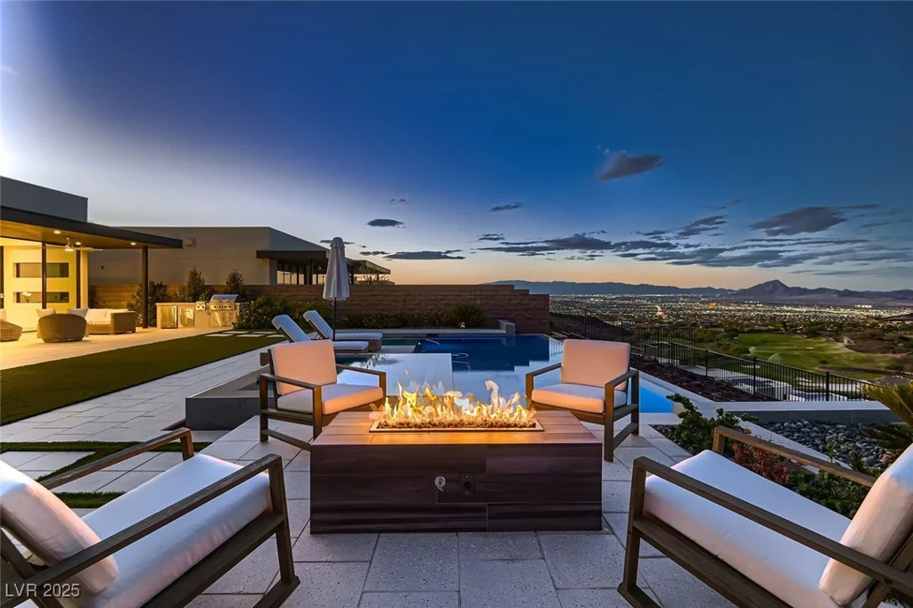 678 Blackrock Rim, Henderson, NV 89012